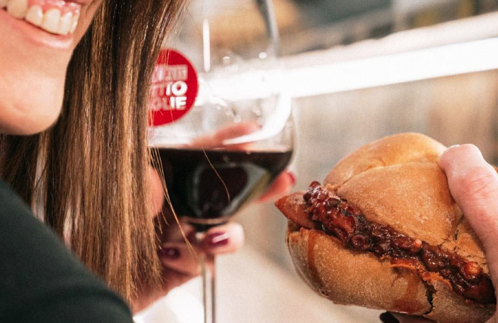 Tour in battello con panino cacciuccato e calice di vino