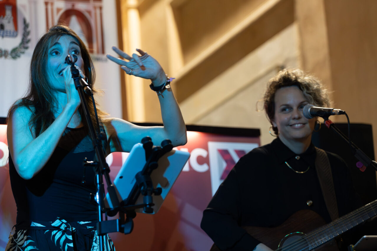 Two Loose Concert – No Loop and Loose: unique women