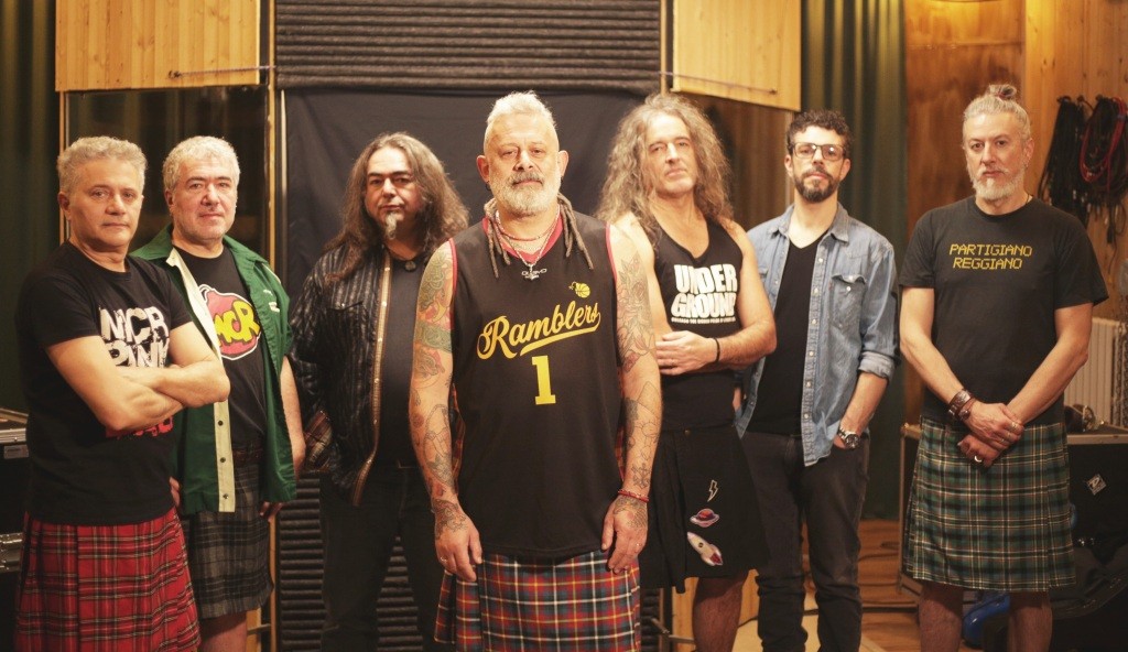 THE CAGE EMBRACES THE MODENA CITY RAMBLERS