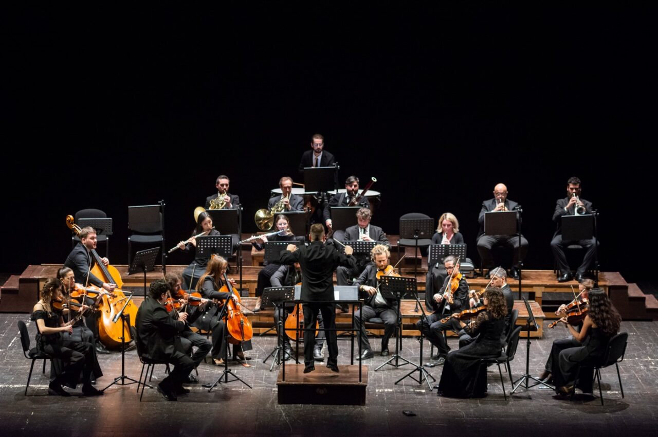 BEATRICE DONNA BEATA – Suggestioni Novecentesche