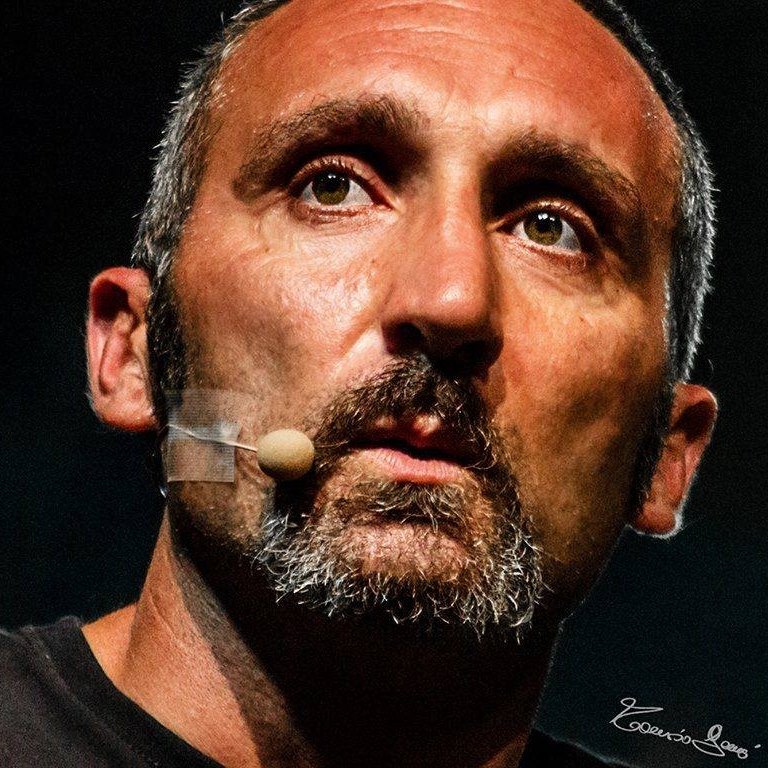 Giovanni Bondi in “Si alzi l’amputato”