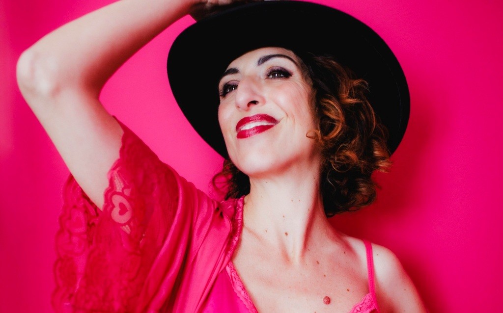 “La Cosa”, spettacolo tra musica e teatro di Manuela Bollani