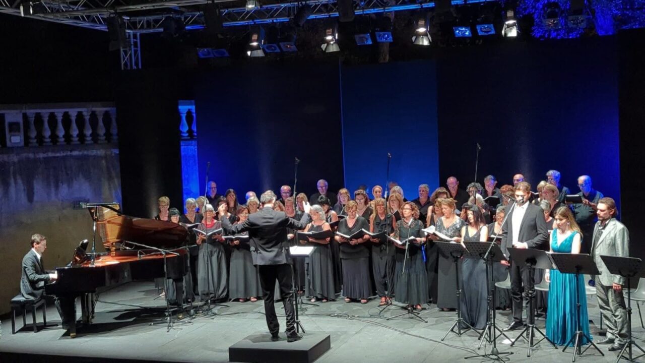 “L’elisir d’amore” di Donizetti con le corali Guido Monaco e Schola Cantorum