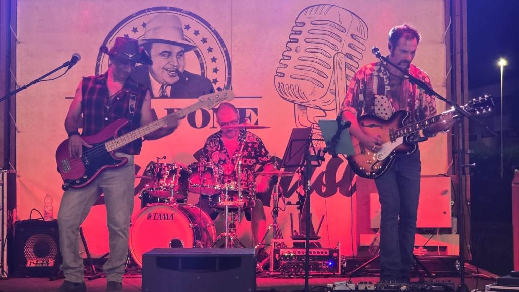 A Villa Trossi il rock’n’roll degli Hound Dogs rimembrando Elvis Presley